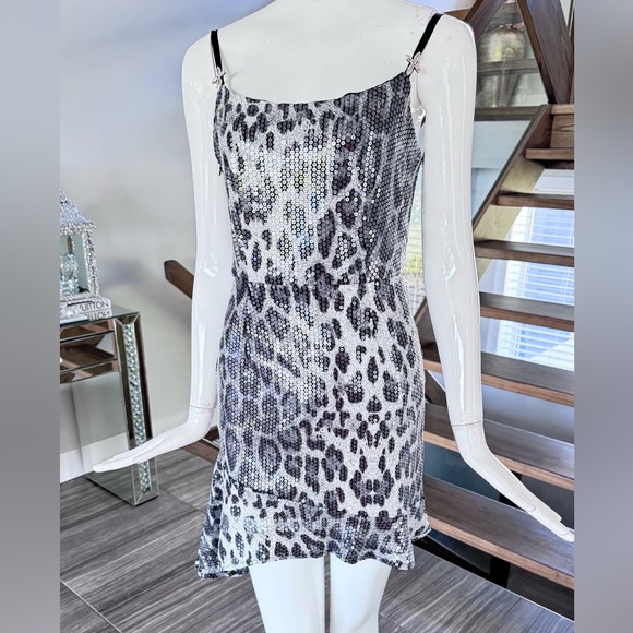 NWOT 🧩 Elegant Green & Black Floral Halter Dress - Picture 16 of 16